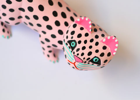 Gato Rosa y Negro Lunares