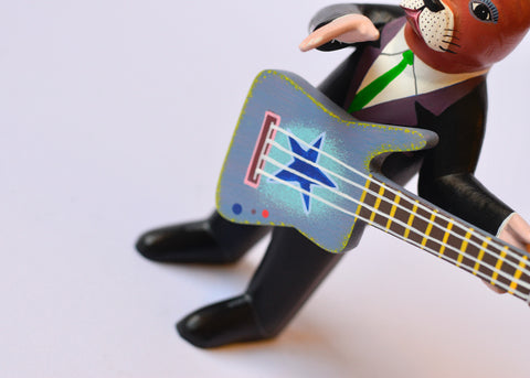 Perro con Guitarra Solo