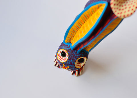Conejo Orejón de Pie Alebrije