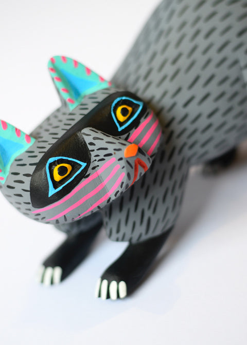 Raccoon Gris y Negro Alebrije